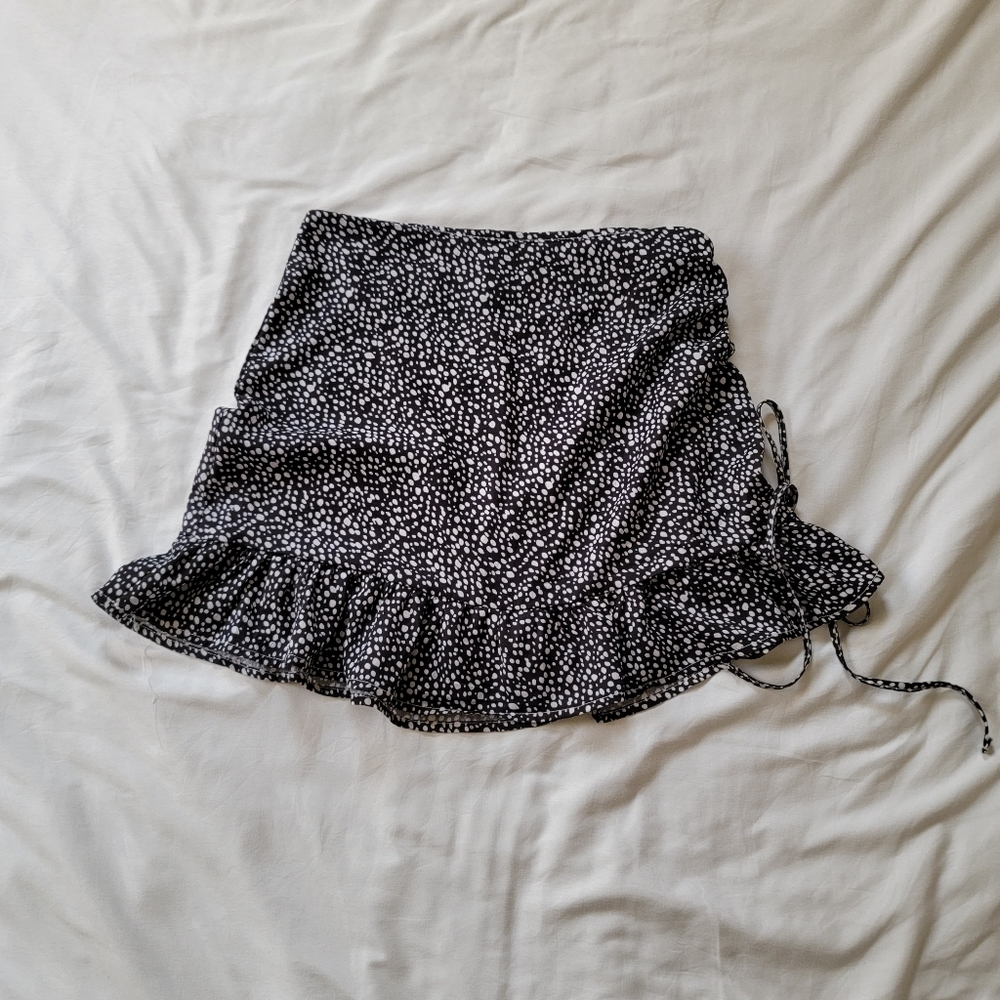 Cute shein black and white dotted skirt